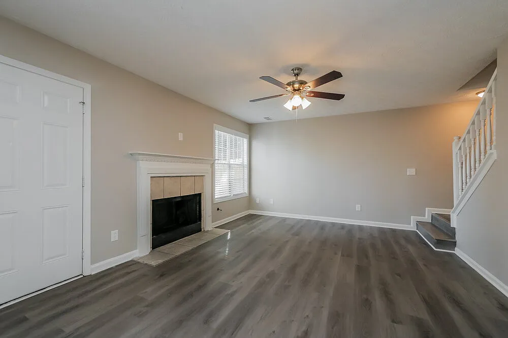 4 bed, 3.0 bath, 2032 sqft, $3,220 — Photo 4