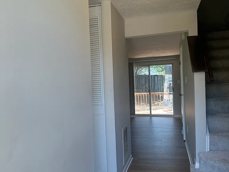 8414 Klarey Ct — Photo 2
