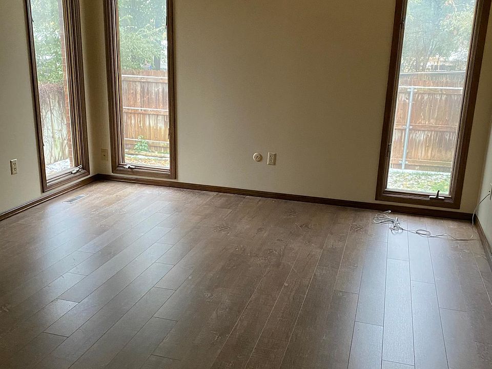 1st image of 907 E Market St #907