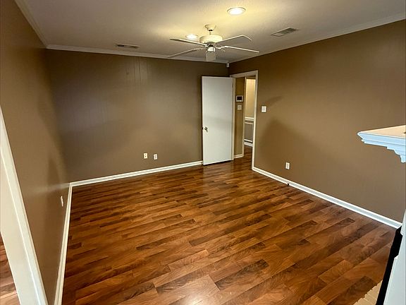 4th image of 3023 Charter Oak Dr