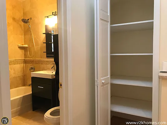 Rented by Realty 2000 Corp | media 10