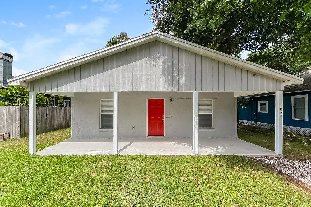 2 bed, 1.0 bath, 1972 sqft, $1,830 — Photo 1