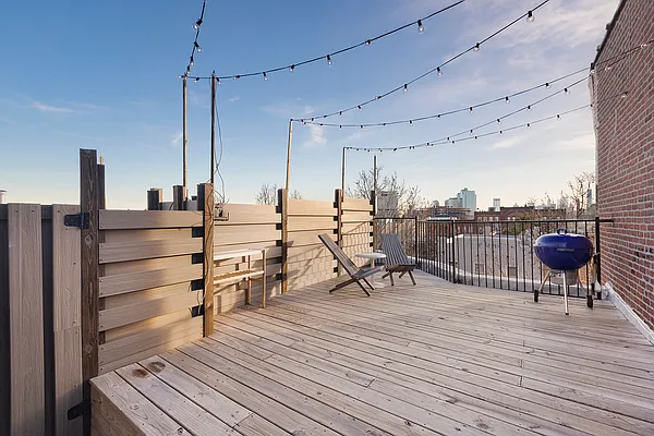 Rented by MNS | media 21