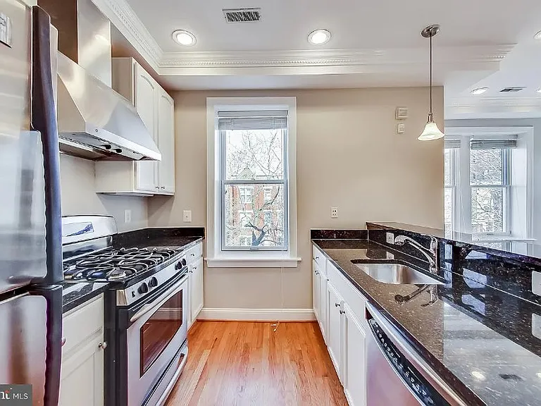 806 Maryland Ave NE #33 — Photo 3