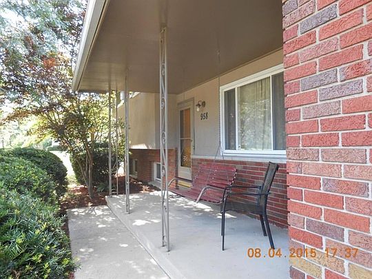 2nd image of 958 Brentford Dr