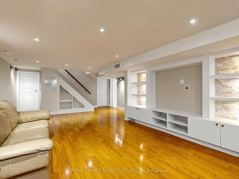 14 Hedges Blvd #LOWER — Photo 8