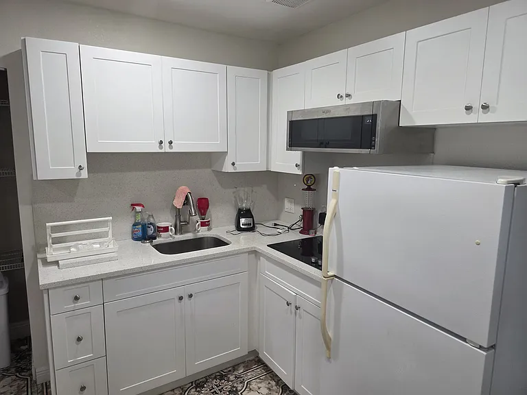 107 Valley Cir #A — Photo 2