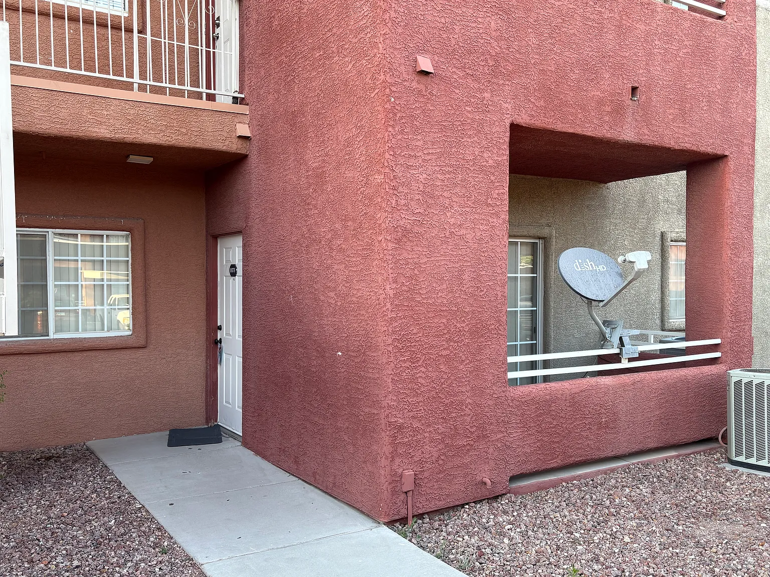 2 bed, 974 sqft, $1,165 — Photo 1
