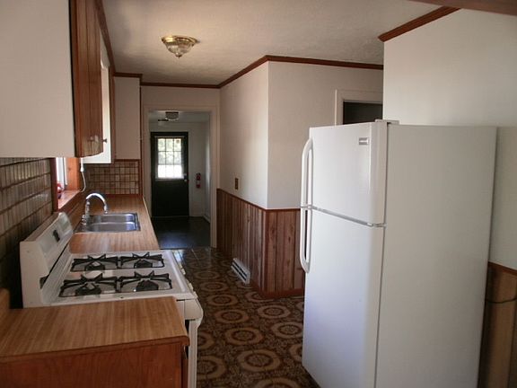 5th image of 215 Wayland St #215