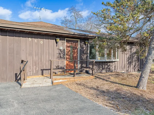 23W510 Walnut St, Roselle, IL 60172