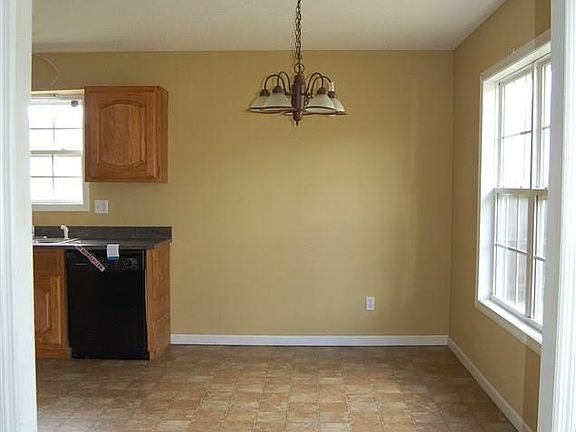 5th image of 43 Bradford Ct