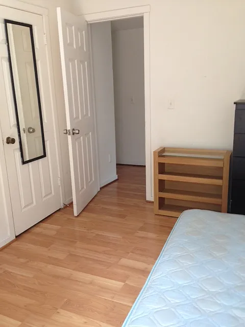 5 bed, 720 sqft, $4,490 — Photo 3