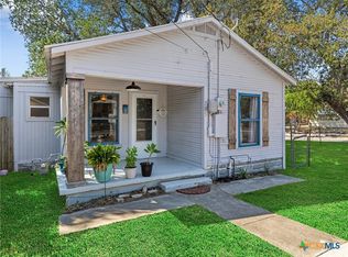 705 E Mountain St, Seguin, TX 78155