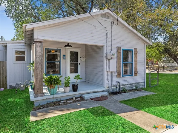 705 E Mountain St, Seguin, TX 78155