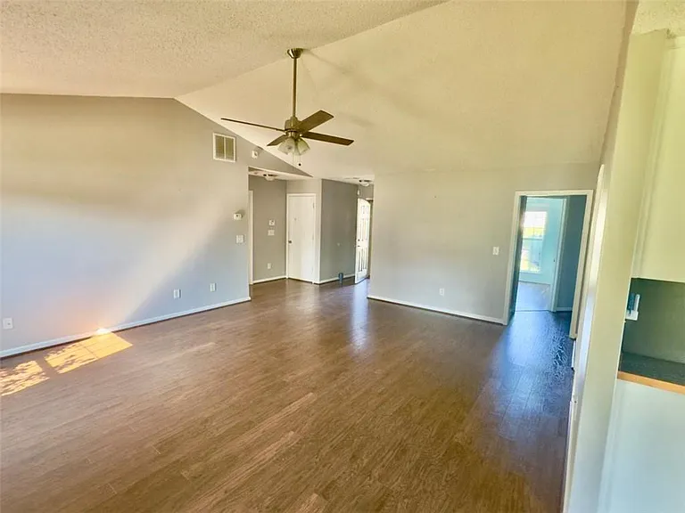 211 Lucas Way — Photo 9