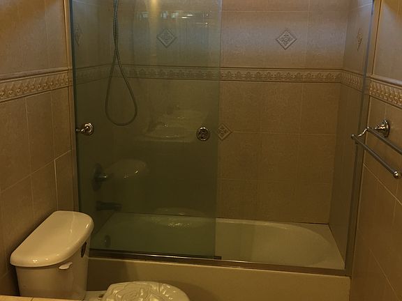4th image of 1536 S Cloverdale Ave