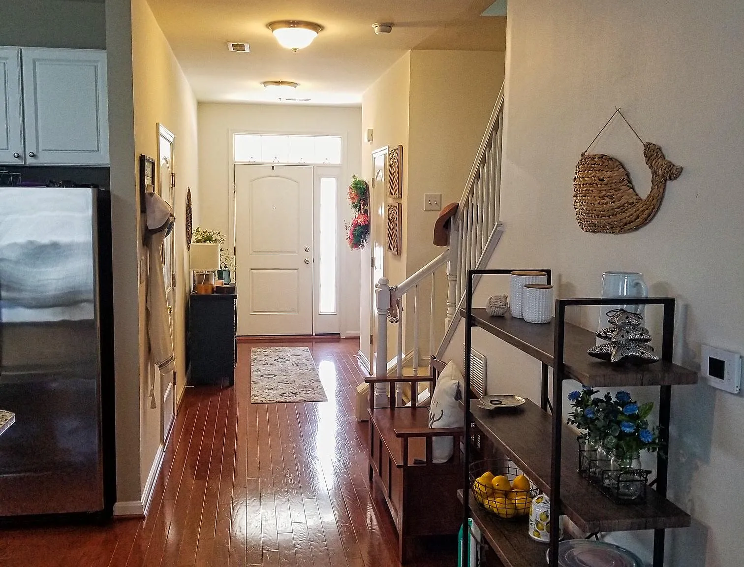 3 bed, 2.5 bath, 1800 sqft, $2,600 — Photo 2