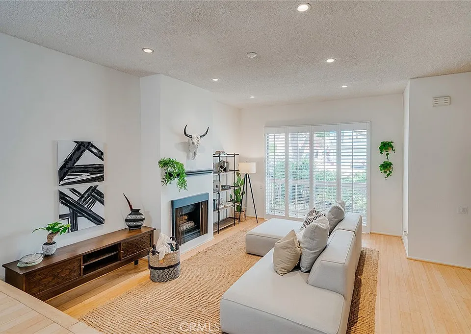 1710 Grant Ave #4