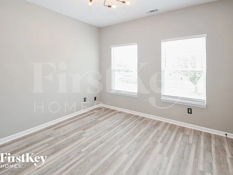 443 N Odell St — Photo 4
