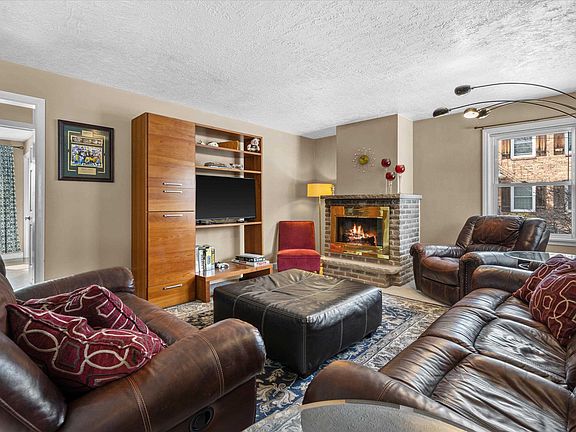 3rd image of 1093 Reed St