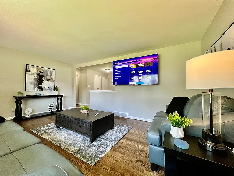 2501 Elmo Pl — Photo 4