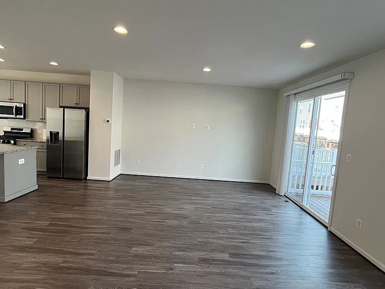 8196 Maude Ln — Photo 9