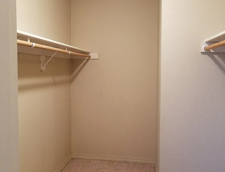 1620 Stiel Complex — Photo 7