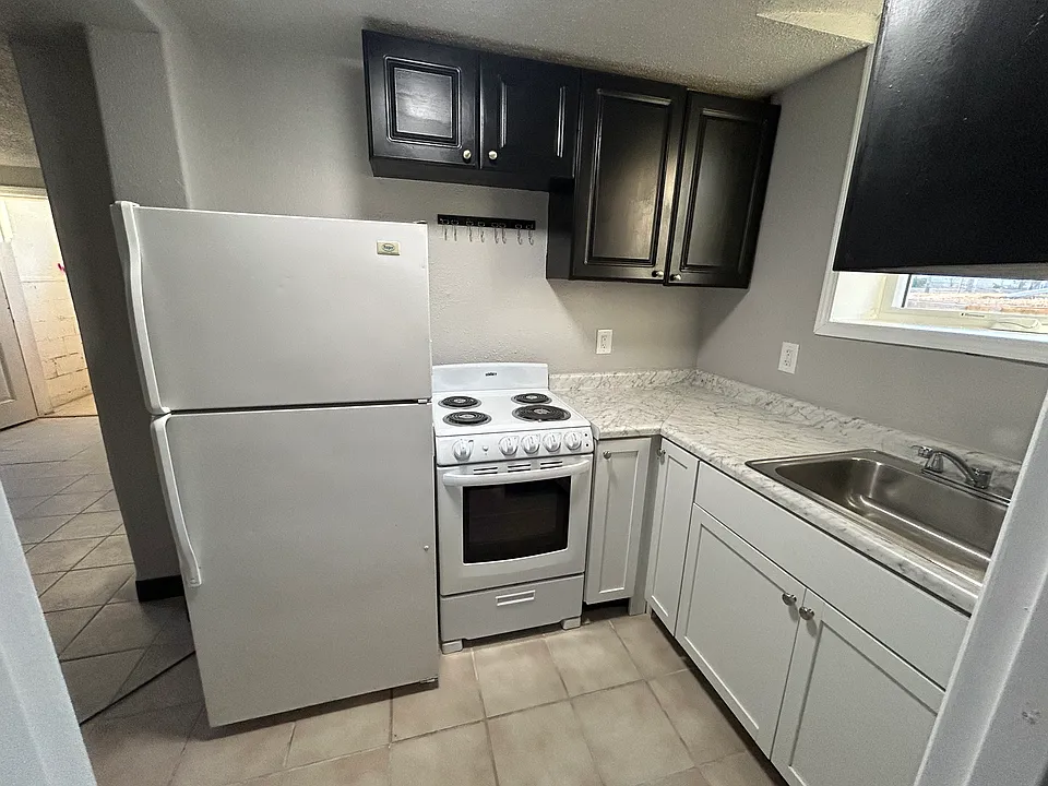613 N Franklin Ave #4