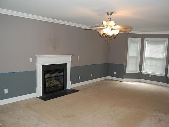 2nd image of 180 Cottonwood Ln