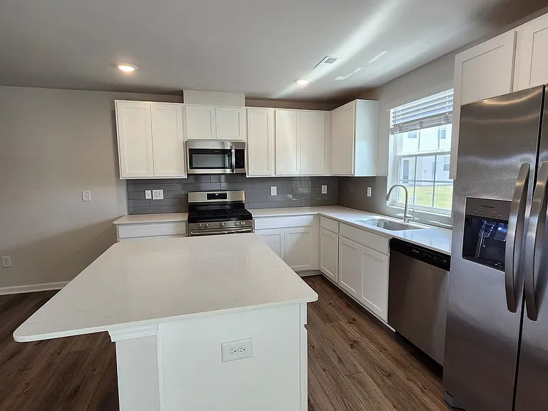 712 Peyden Ln #712 — Photo 3