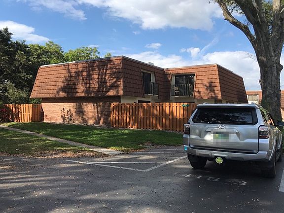 4th image of 1416 Park Shore Cir