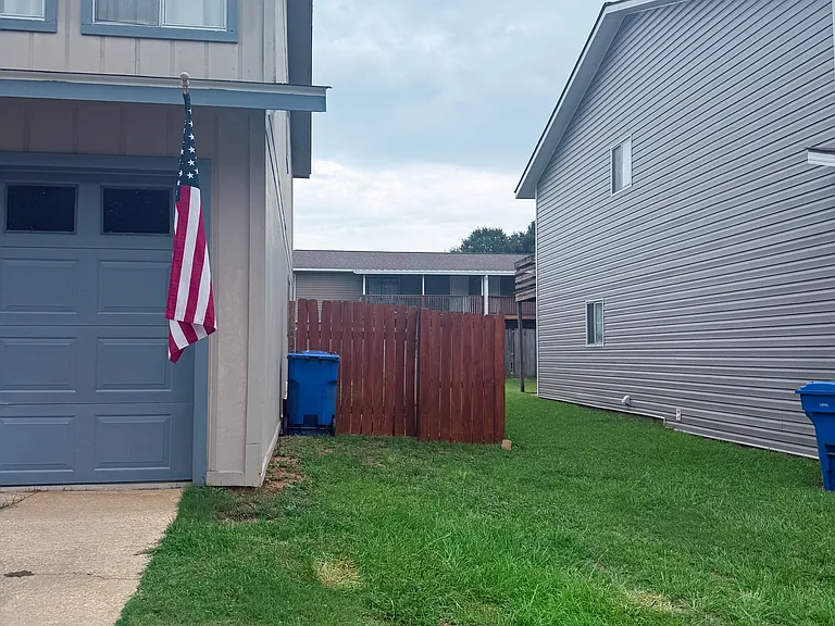 139 Woodfield Pl — Photo 2