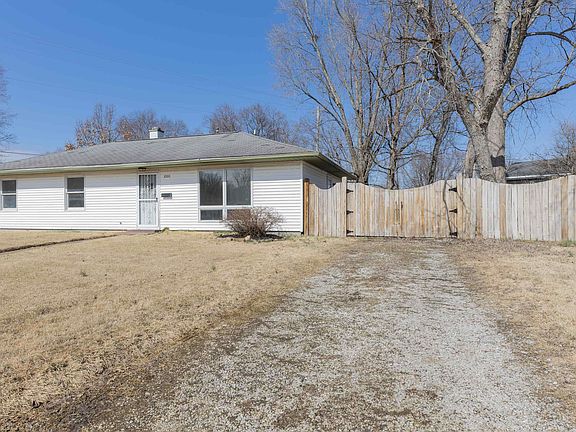 2nd image of 3000 Sheridan Rd