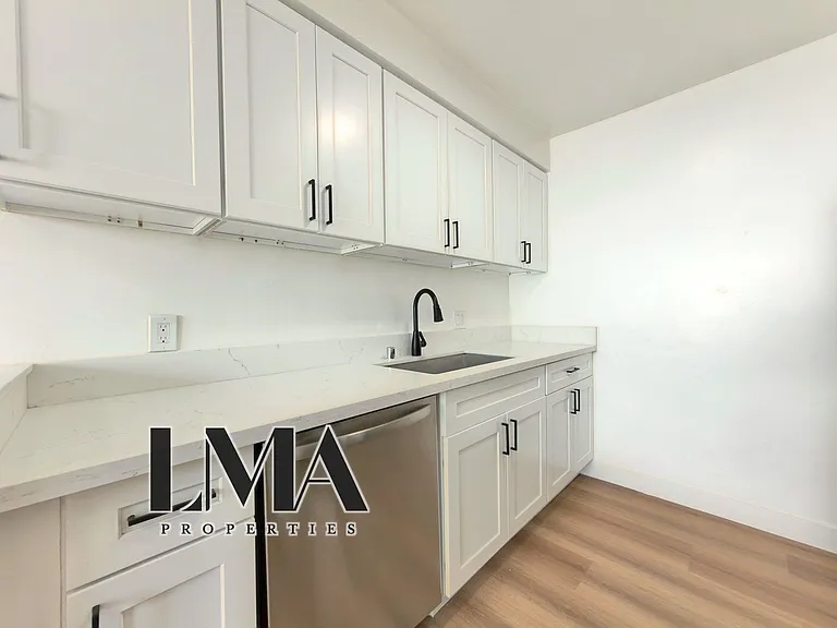 8208 Romaine St #1A — Photo 2