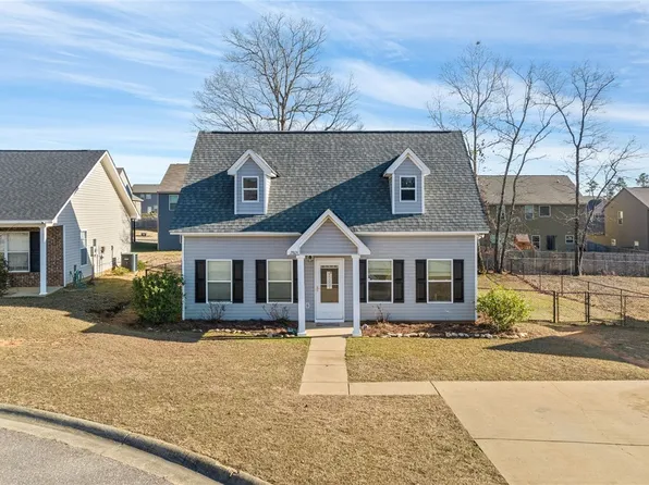 2805 Lismore Ct, Opelika, AL 36804