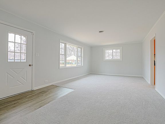 4th image of 2524 Locust Rd