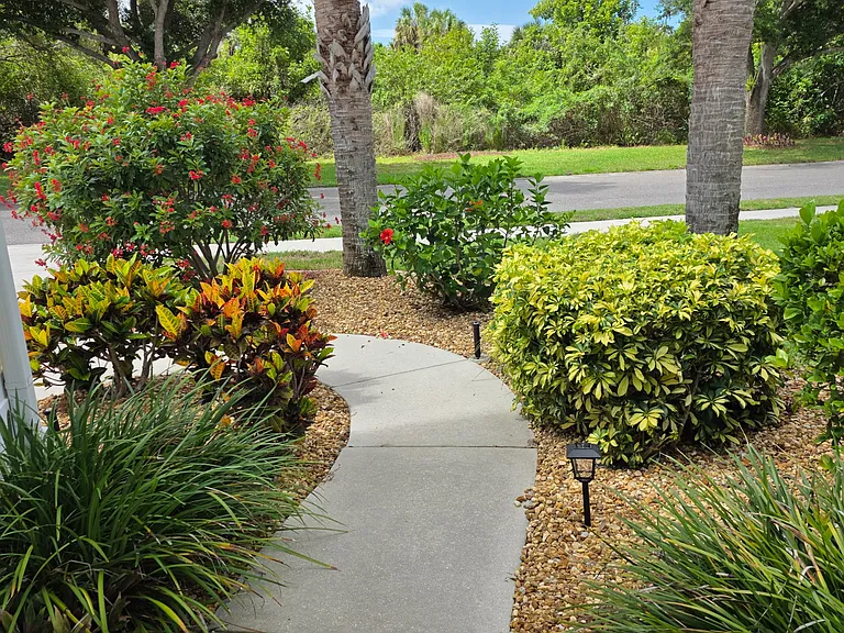 736 Grassy Oaks Dr — Photo 2