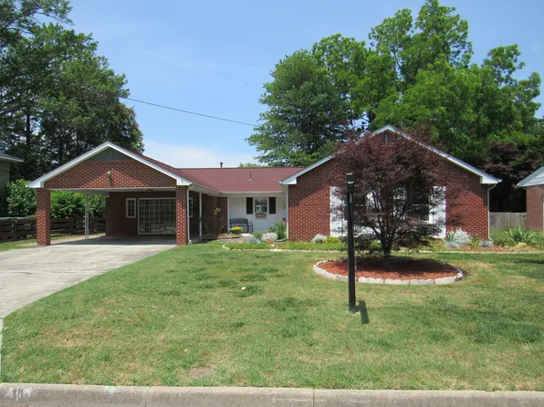 10 Raymond Dr, Hampton, VA 23666