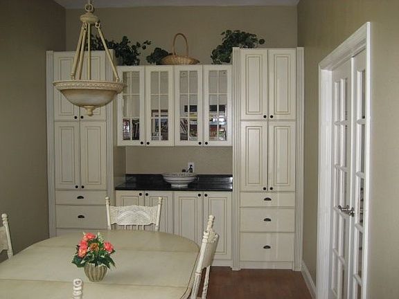 Dining Room Butler Pantry