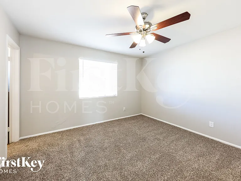 5702 N 19th Dr — Photo 9