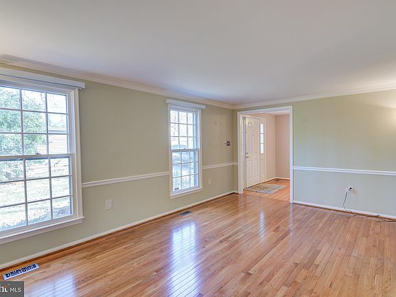 3rd image of 5827 New England Woods Dr