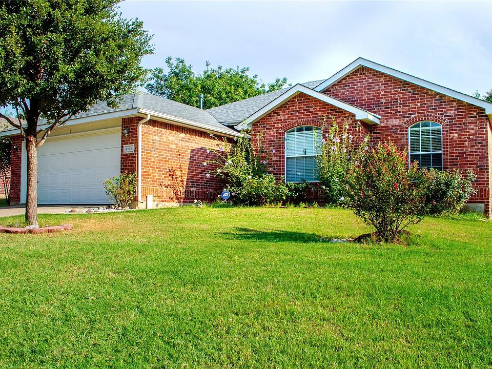 1st image of 3202 Cliff Oaks Dr