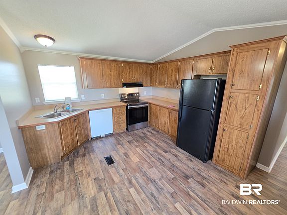 4th image of 33163 Gilley Rd