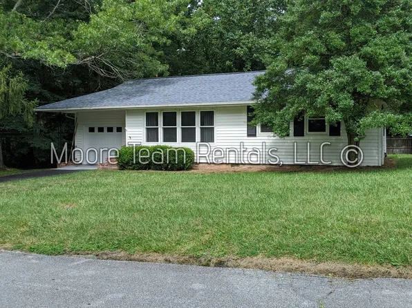 710 Oak Terrace Ln, Hendersonville, NC 28791