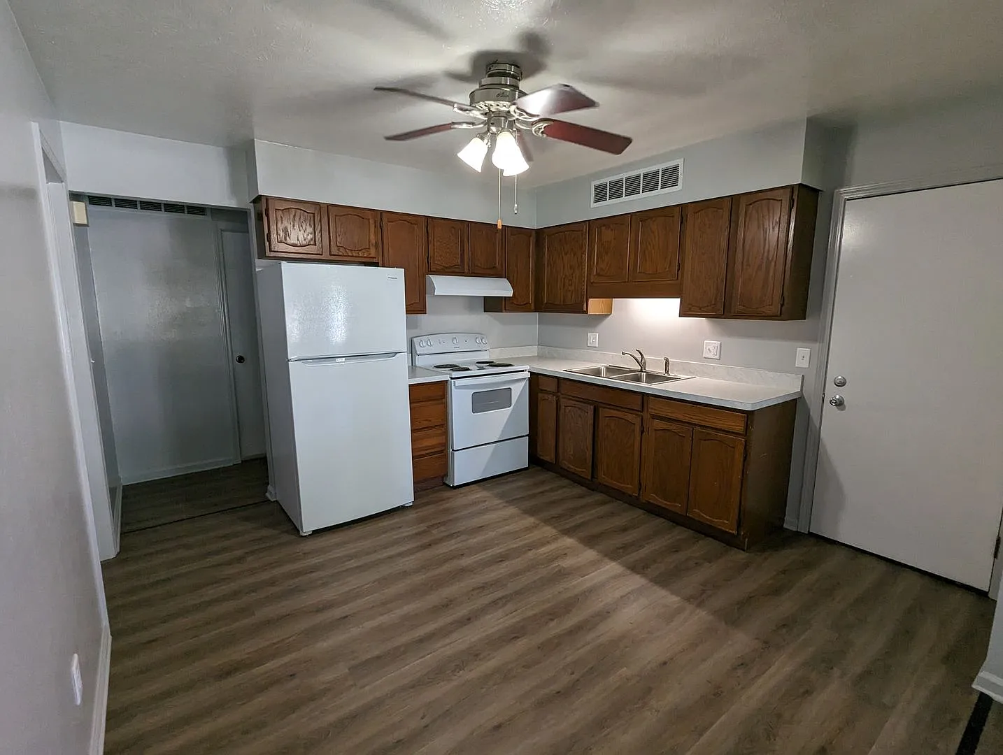 403 E. Palm Drive — Photo 2