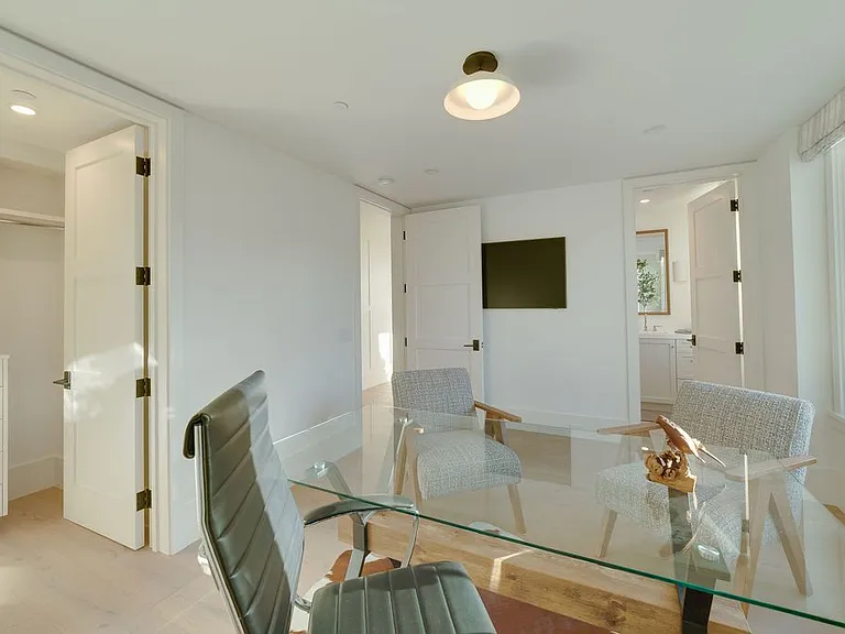 2820 Bayview Dr — Photo 29