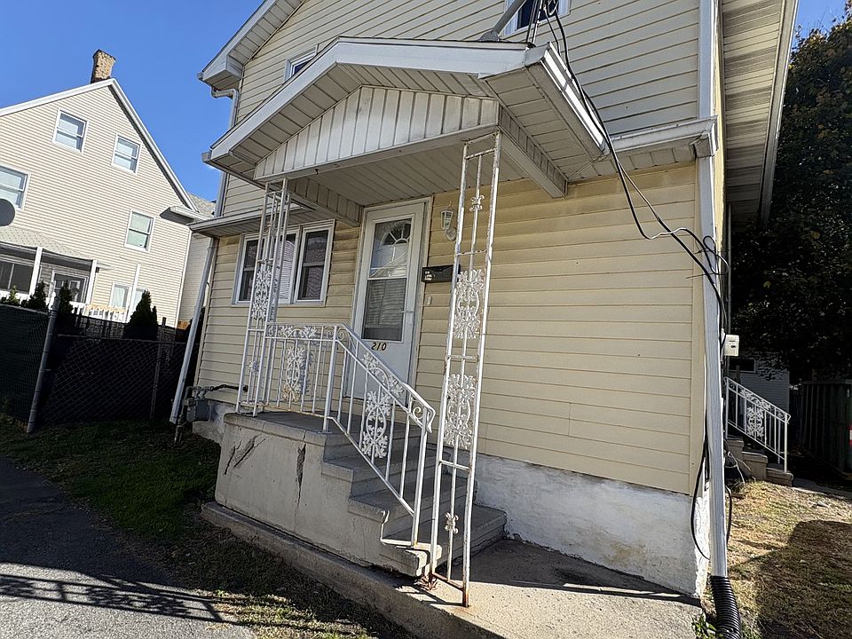 1st image of 210 Lavelle Ct