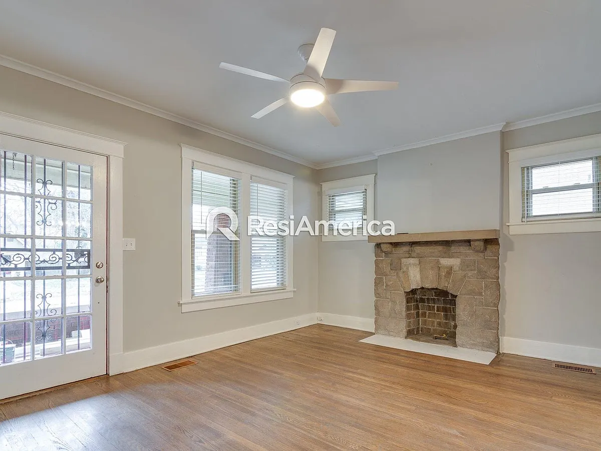 Building Photo - 256 N Willett St