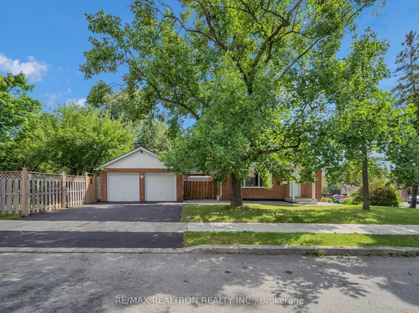 11 Harrow Dr, Toronto, ON M6M 2X2