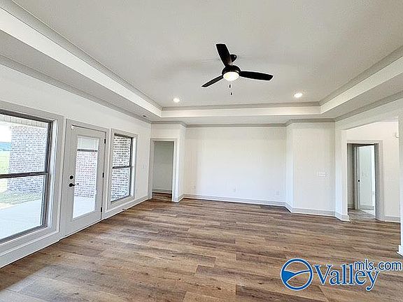 3rd image of 1085 Maplehurst St